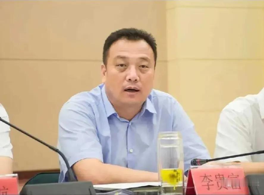 一个县委书记，最大的收获是勤政亲民，教化一方，受到万民拥戴，比如陈行甲。
一个县