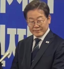 比李在明面对外媒时怎么回答更值得盯住：2026年调查中，97.1%的韩国受访者认