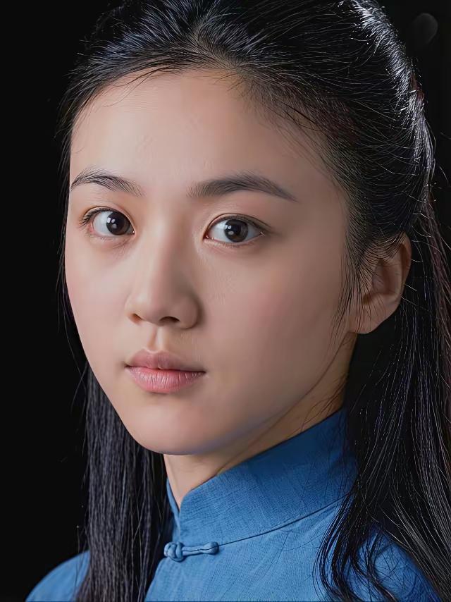 汤唯气质迷人，演技出色身材好，天生丽质颜值高，总之，人耐看且更漂亮。