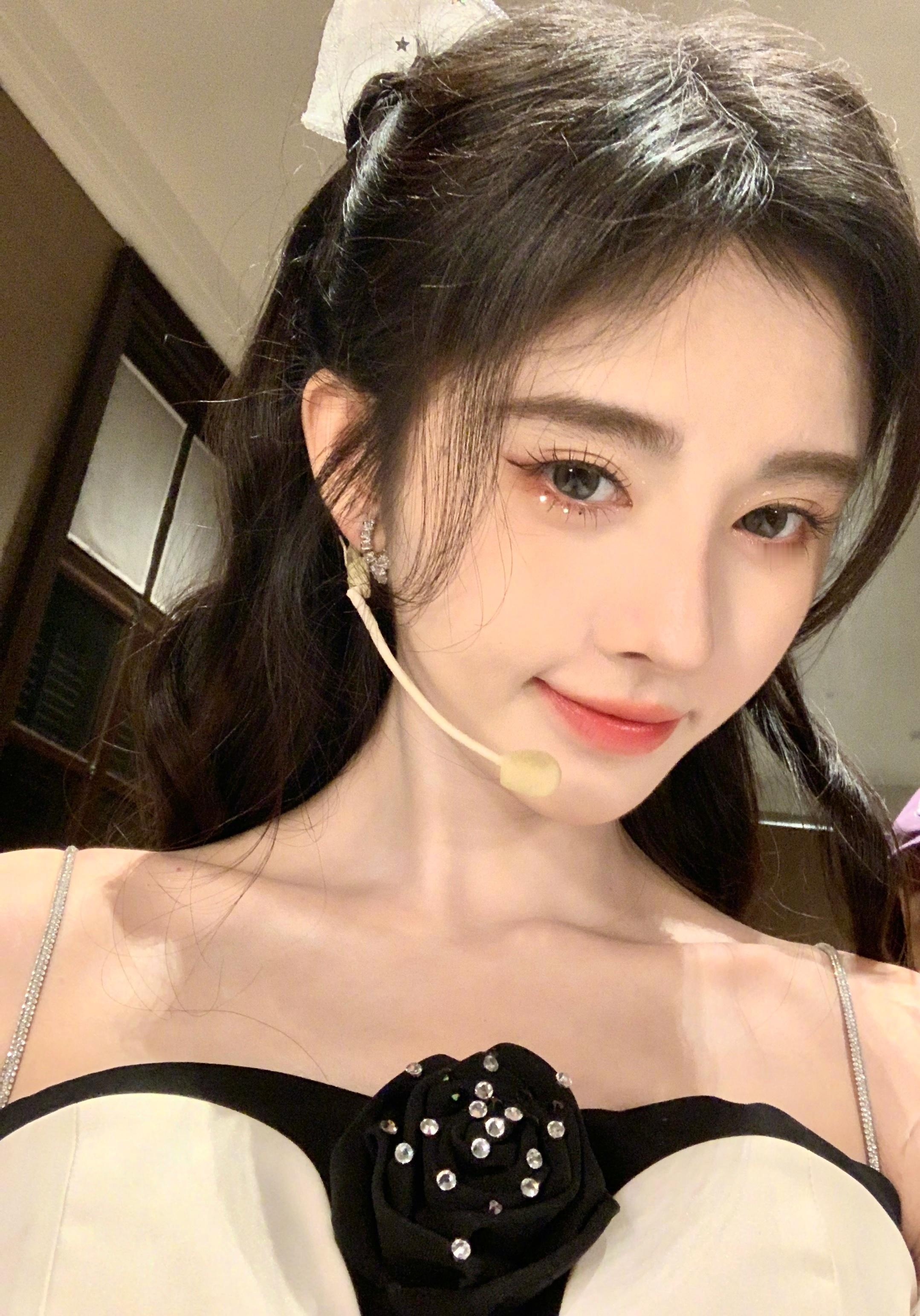 🍊鞠婧祎苏绿夏💙鞠婧祎万花世界因为心有羁绊 所以我们无人能敌ꉂ ･ ･ ☆
