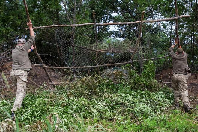 法新社报道，尽管处于反攻状态，但前线乌军清楚，俄军依然拥有明显的炮火优势和无人机