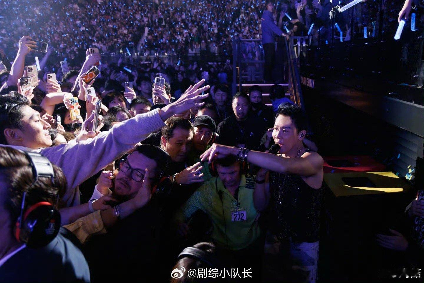 陶喆 我的票里不包含被摸 陶喆海外演唱会这互动，是真实存在的吗？不仅音乐好听，还