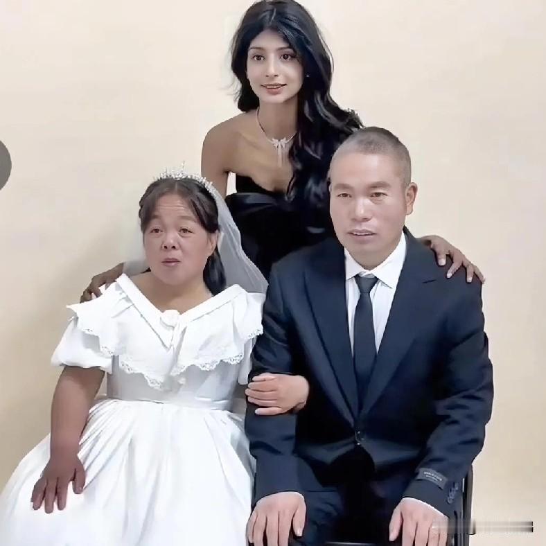 小黑妮9月17号婚礼
         欢迎新老朋友捧场
   小黑妮，原名范梓