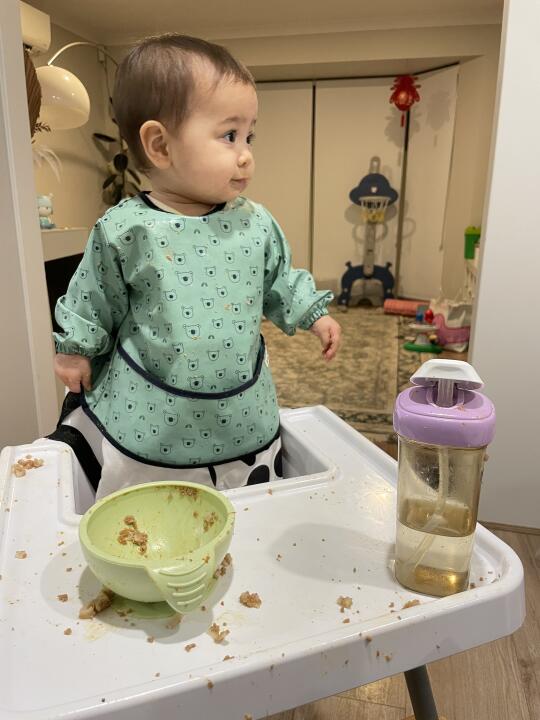 有没有同款非要站在餐椅上吃饭的宝宝👶
