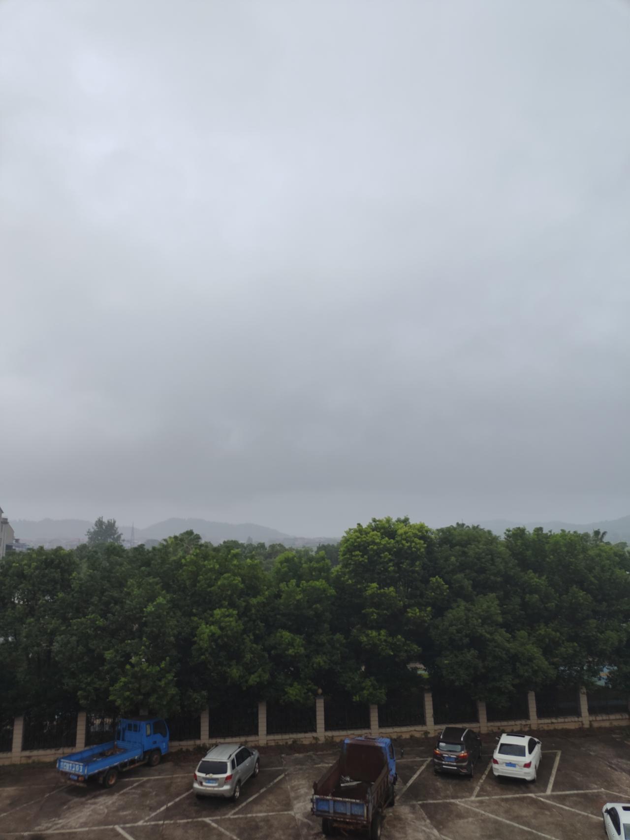 锦绣山河庆华年。