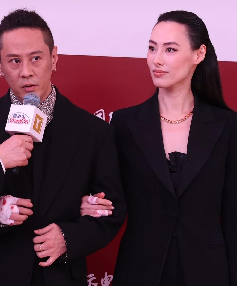 梁洛施和马浴柯气场好强，各有各的帅

有人说女生男相是富贵命，不明觉厉，梁洛施看
