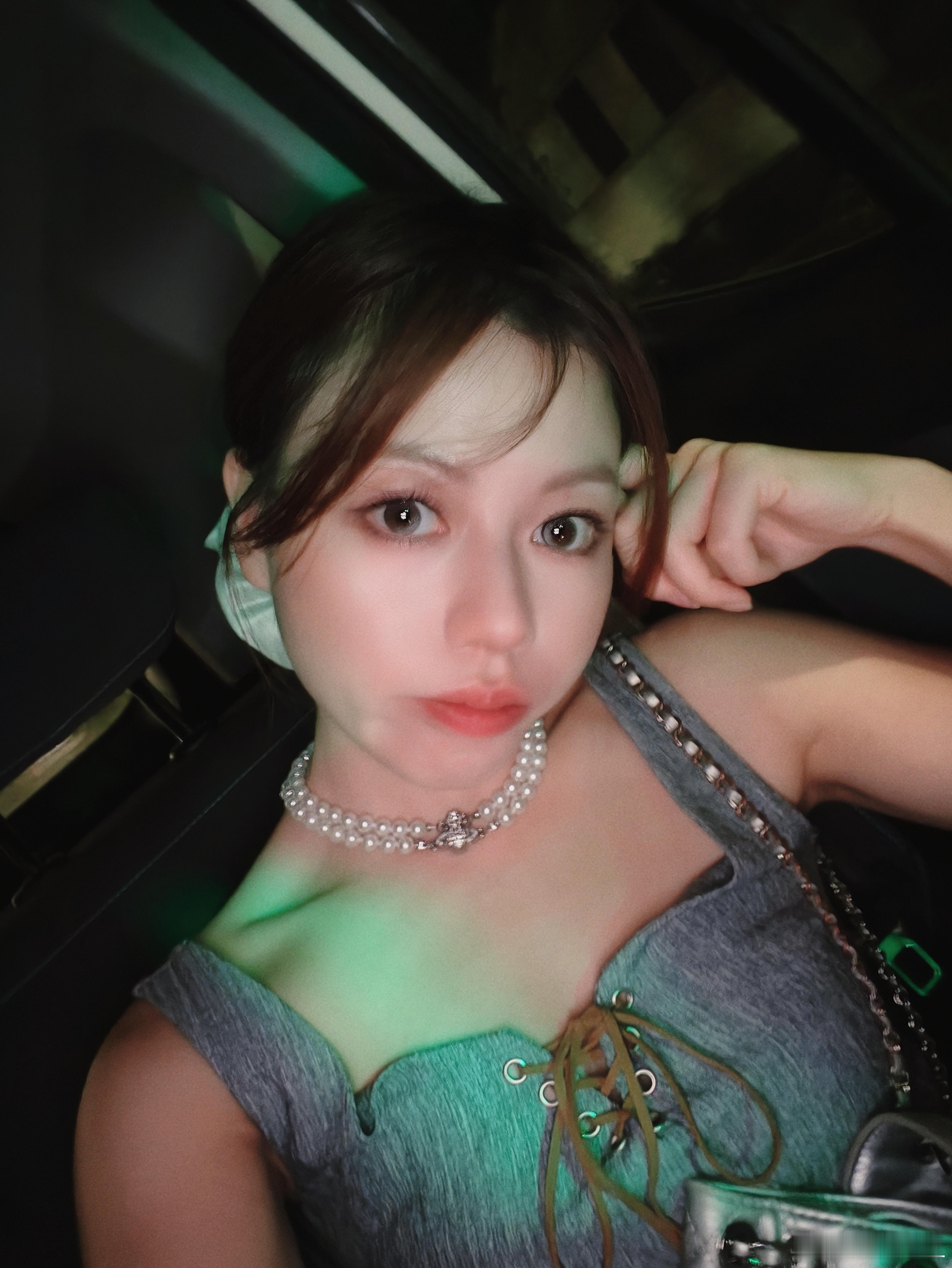 别急，还没晚安现在我的脑子里都是小龙虾炸串炒粉炒面炒年糕[晕] ​​​