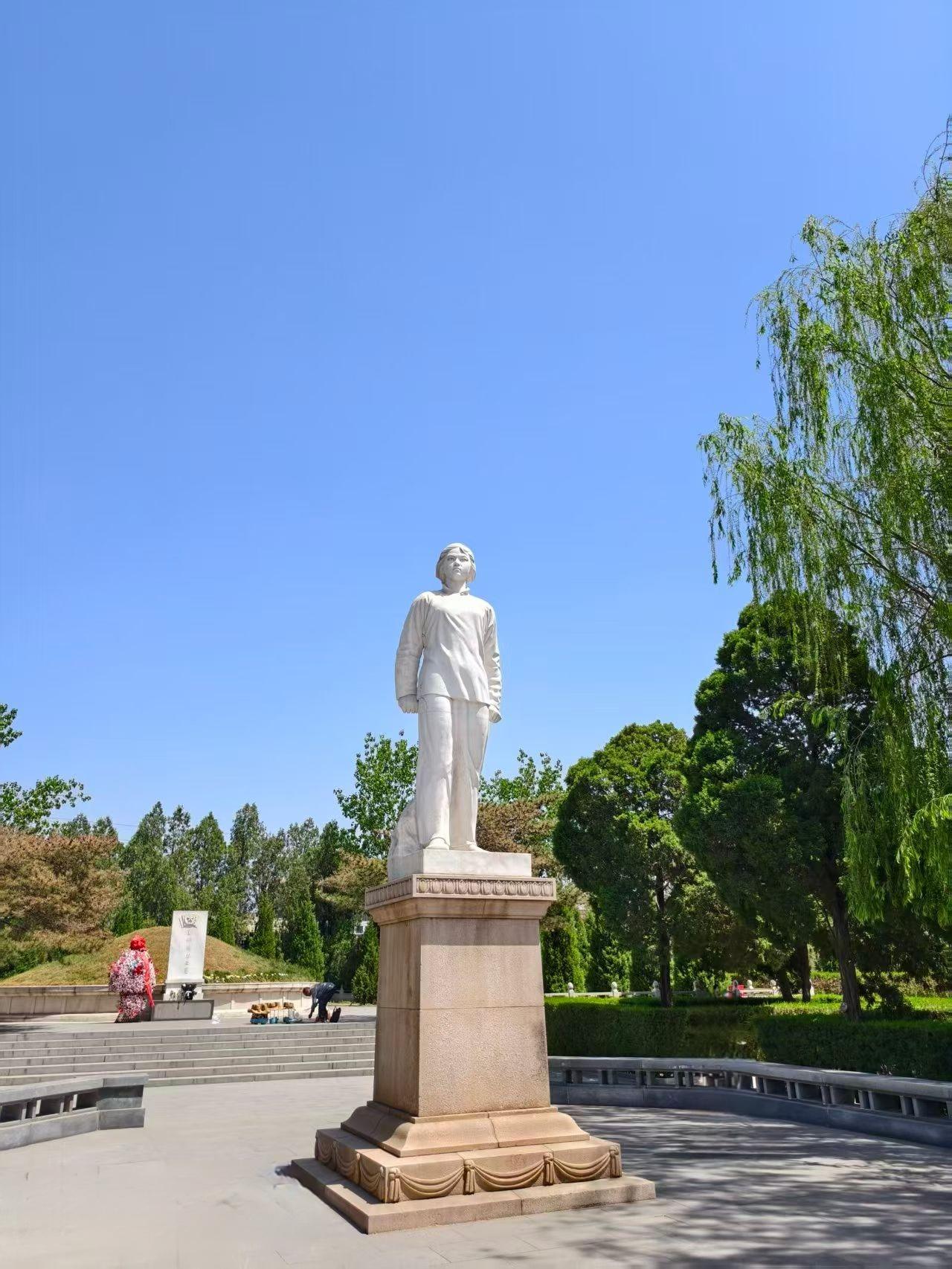 ＃每日一图随手拍＃
    “五一”假期，有幸走进了位于山西文水县的刘胡兰纪念馆