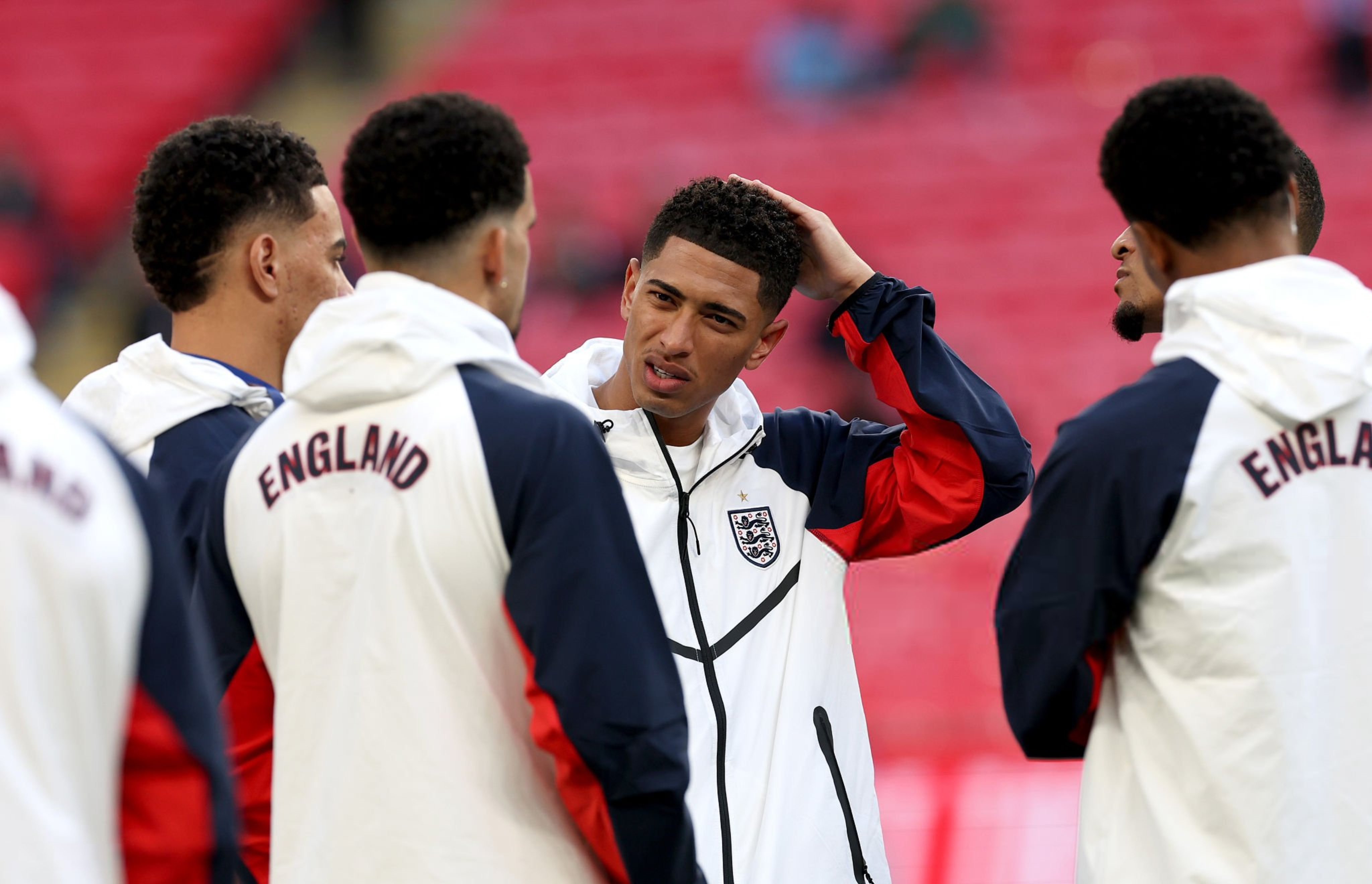 穿了一身新衣服英格兰vs日本