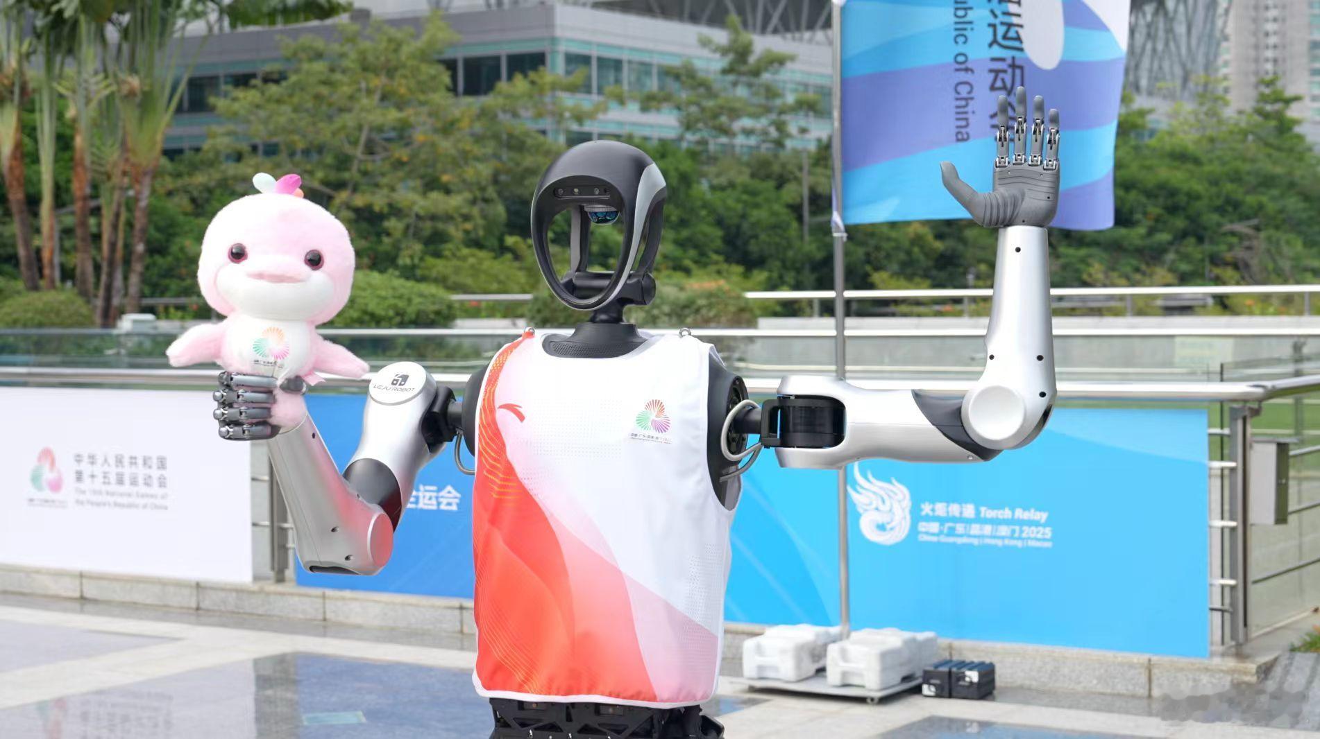 和阿妥发现生活之光 今天大湾区十五运会火炬传递，最打动人的不是宏大场面，而是那些