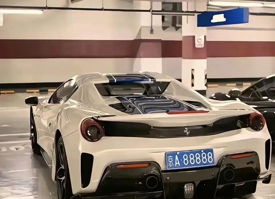 这俩车牌相较，哪个价值更高呢？ 