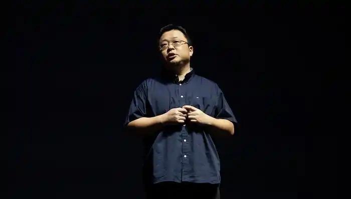 近日，锤子科技创始人罗永浩工商职务发生变动，在锤子软件（北京）有限公司的职务由执