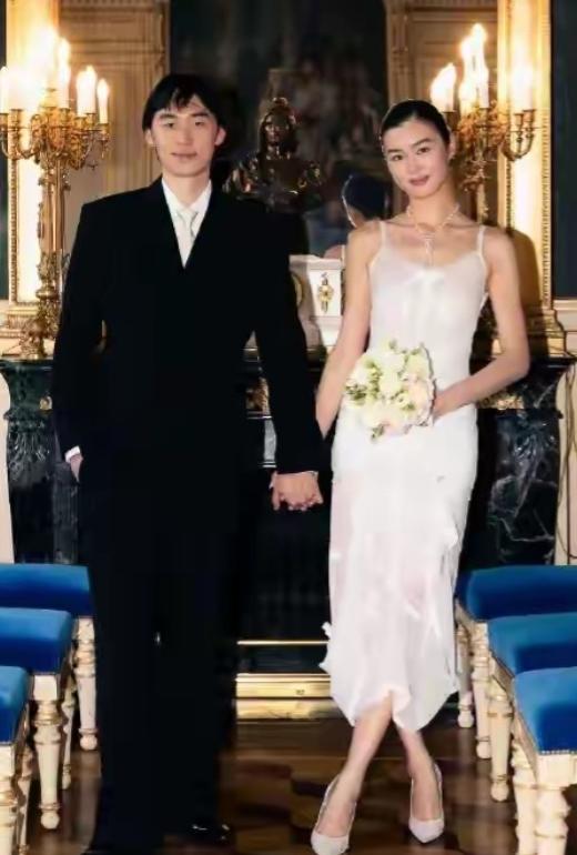 林依轮的亲家是温州华侨，家里开服装店，是在法国出生的第二代温州华人！

10月2