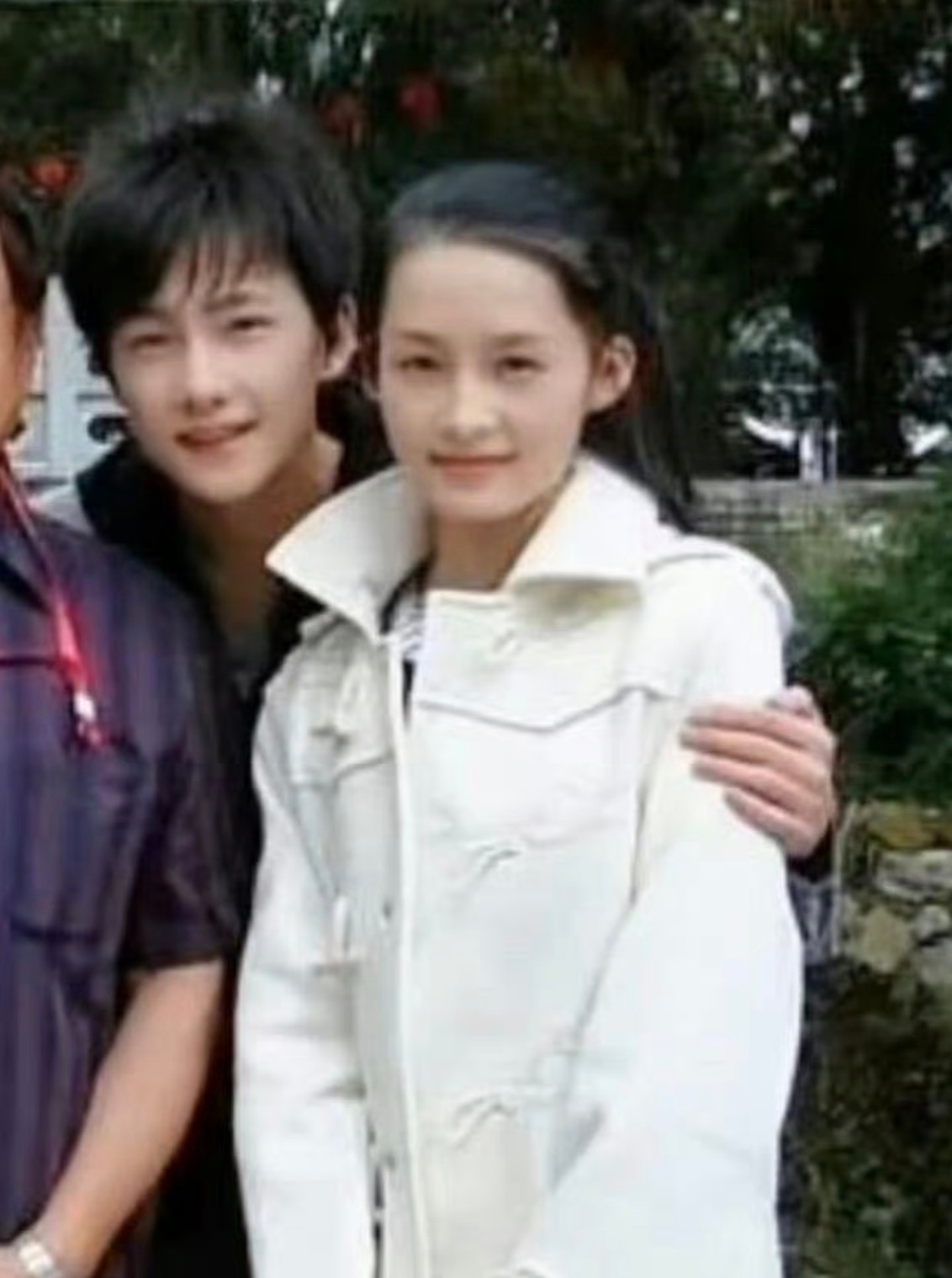 杨洋李沁曾是彼此初恋杨洋李沁是彼此初恋旧照一眼就能看出青涩感，那时候他们眼里都带
