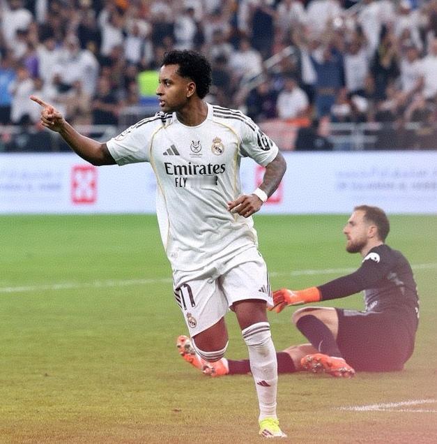 这是一场非典型的马德里德比！以铁血防守著称的马德里竞技玩起了控球，而皇马则打起了