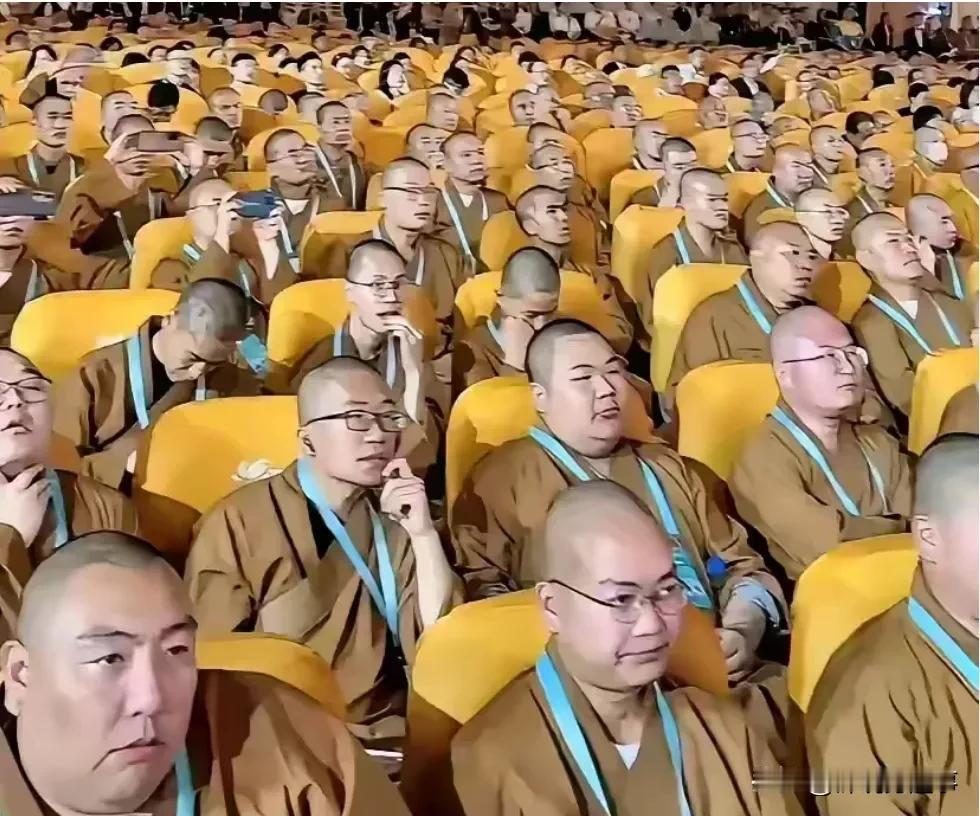 如果做和尚也是一门职业的话，那选择出家做和尚，真是一个不错的选择。
①不要做事。