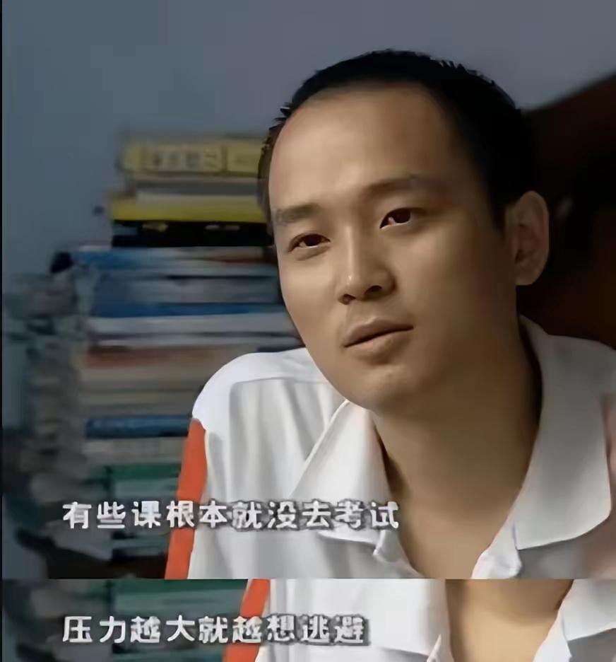 四次高考横扫清北复，两次被名校劝退，传奇考霸张非的跌宕人生
 
在中国高考史上，