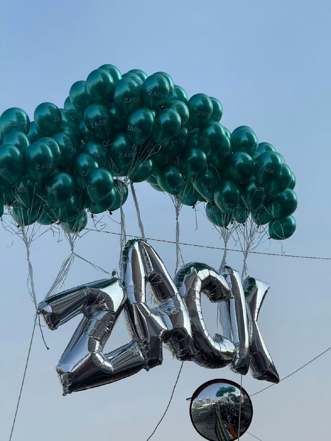 张泽禹看秀应援张泽禹米兰看秀应援 张泽禹米兰看秀应援，期待zack宝宝的亮相 