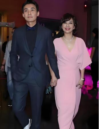 [浮云]他26岁那年，拼命追一个34岁、有病、不能生、还穷的女人，所有人都说他疯