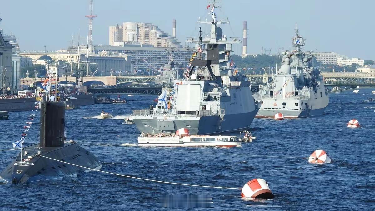 俄罗斯这回放大招了！直接出动潜艇去大西洋，接应被美军追了十几天的“贝拉1号”油轮