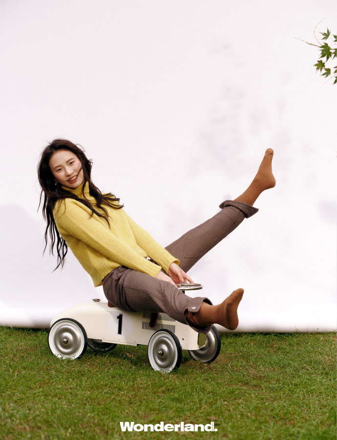 陈芋汐全运会后杂志首封，赛场上是气场全开的冠军女王，赛后另一面少女活泼可爱同样鲜