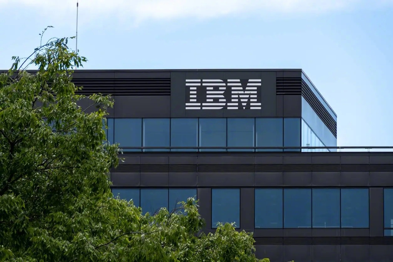 界面新闻今日援引多位知情人士处消息，IBM 内部发布公告称：商业机器（中国）投资