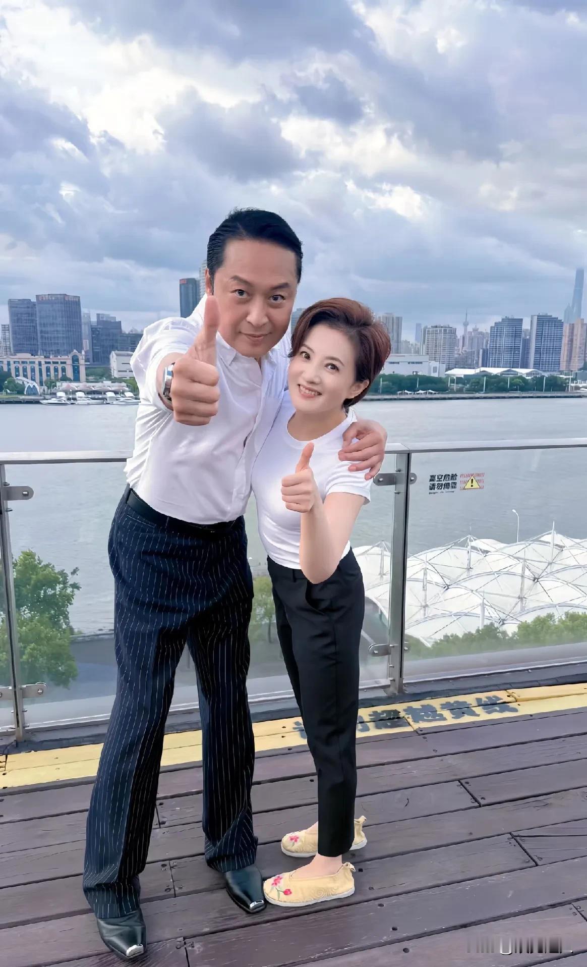 金铭居然晒了和马景涛的合照！当年演“小草”的小姑娘，现在都44岁了，这时间也太不