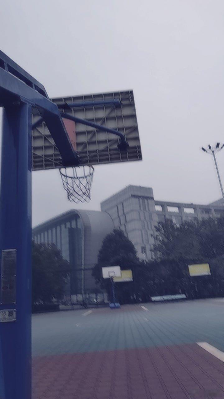 2：7：6，30个罚球线位置投进15个。100个三分球投进26个。 ​​​