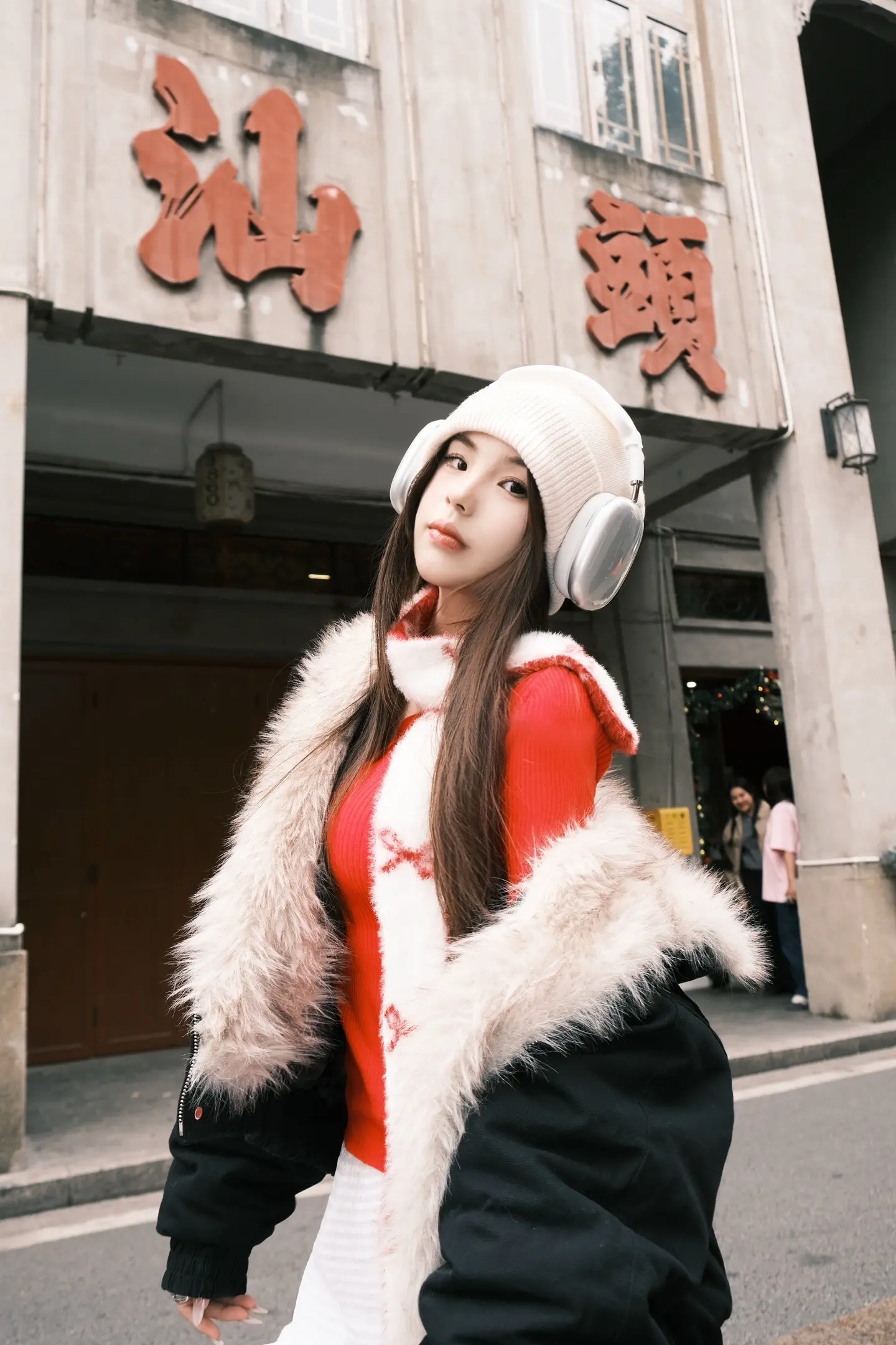 你爱的歌我反复听。
