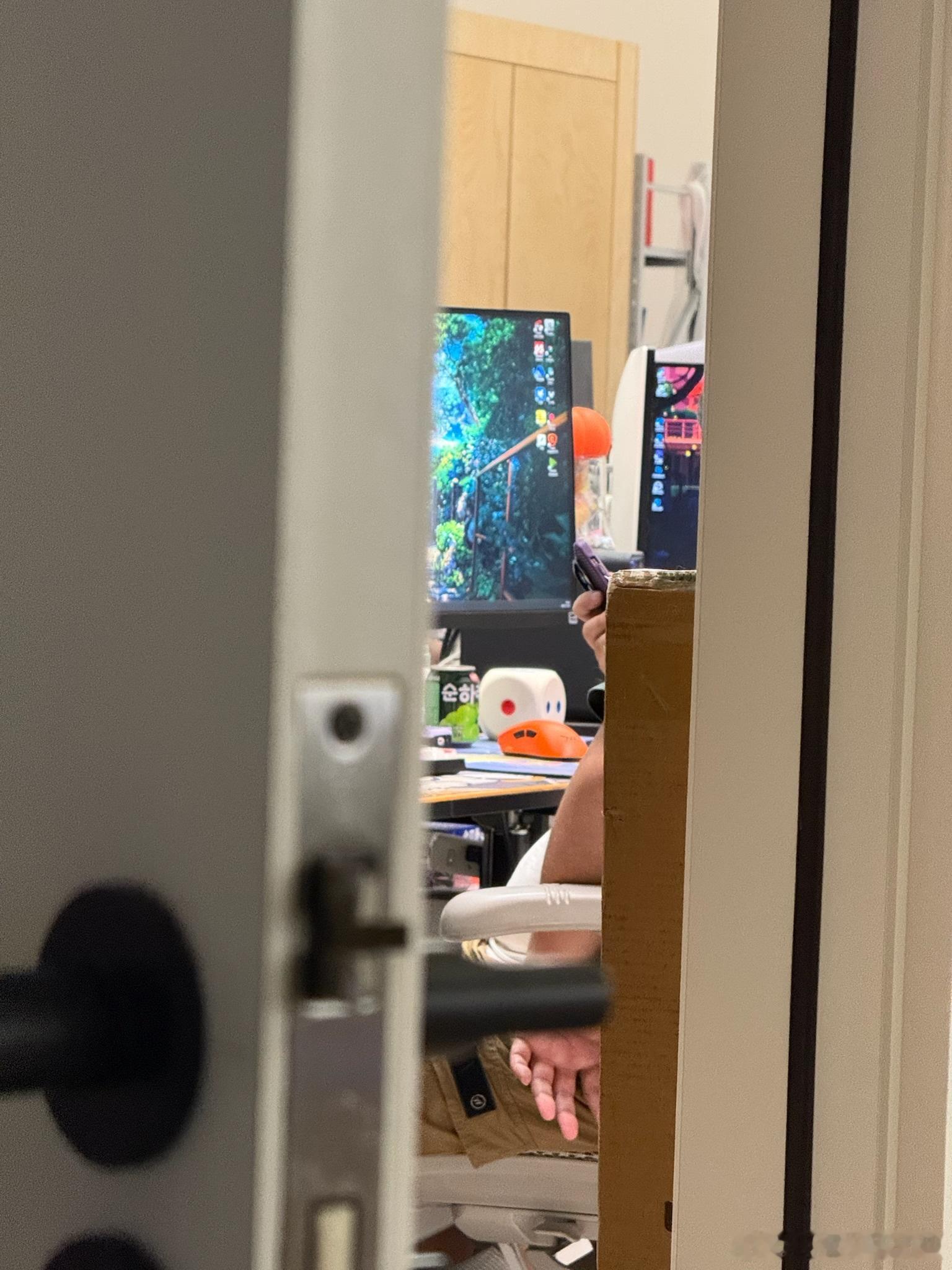 当你在摸鱼玩三角洲时，殊不知已经被盯上了（暗中观察视角 