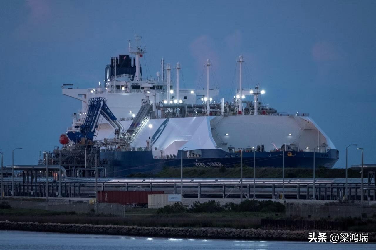 美国总统唐纳德·J·特朗普发布了一项为期 60 天的豁免令，暂时中止了《琼斯法案