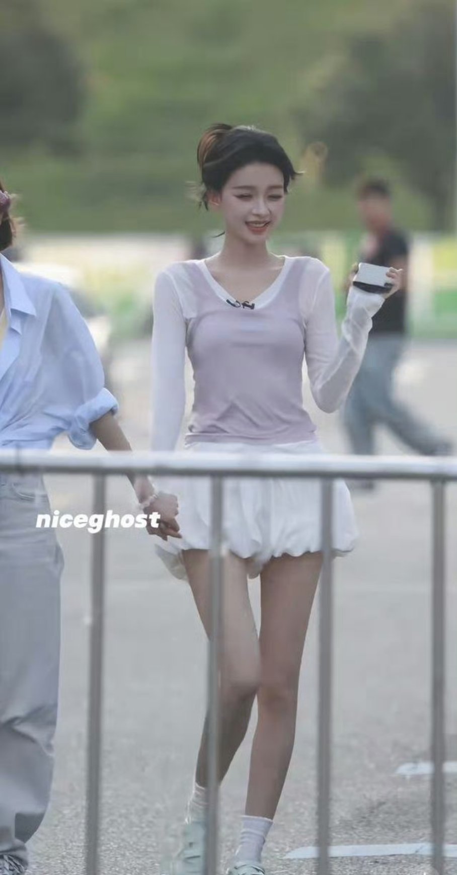 孙怡身材好薄好美，线条分明，这大长腿比例太绝了 
