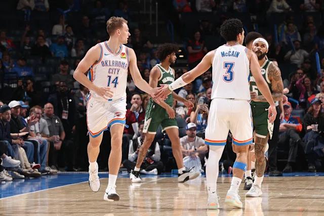 据HoopsHype记者迈克尔·斯科托透露，俄克拉荷马城雷霆计划裁掉巴迪·博海姆