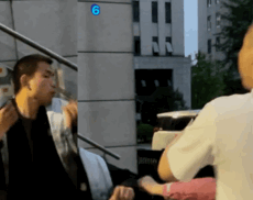 互吐大粘痰，网红二炮大骂二驴，现场混乱不堪。

“孤家寡人”二炮先生，在网络上是