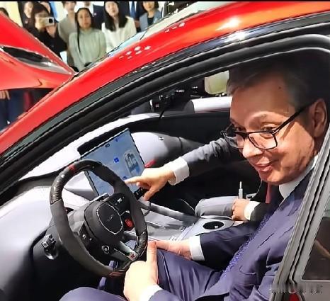 被武契奇狠狠的圈粉了，塞尔维亚这个大子总统真诚、和善、幽默、务实。
5月26日，