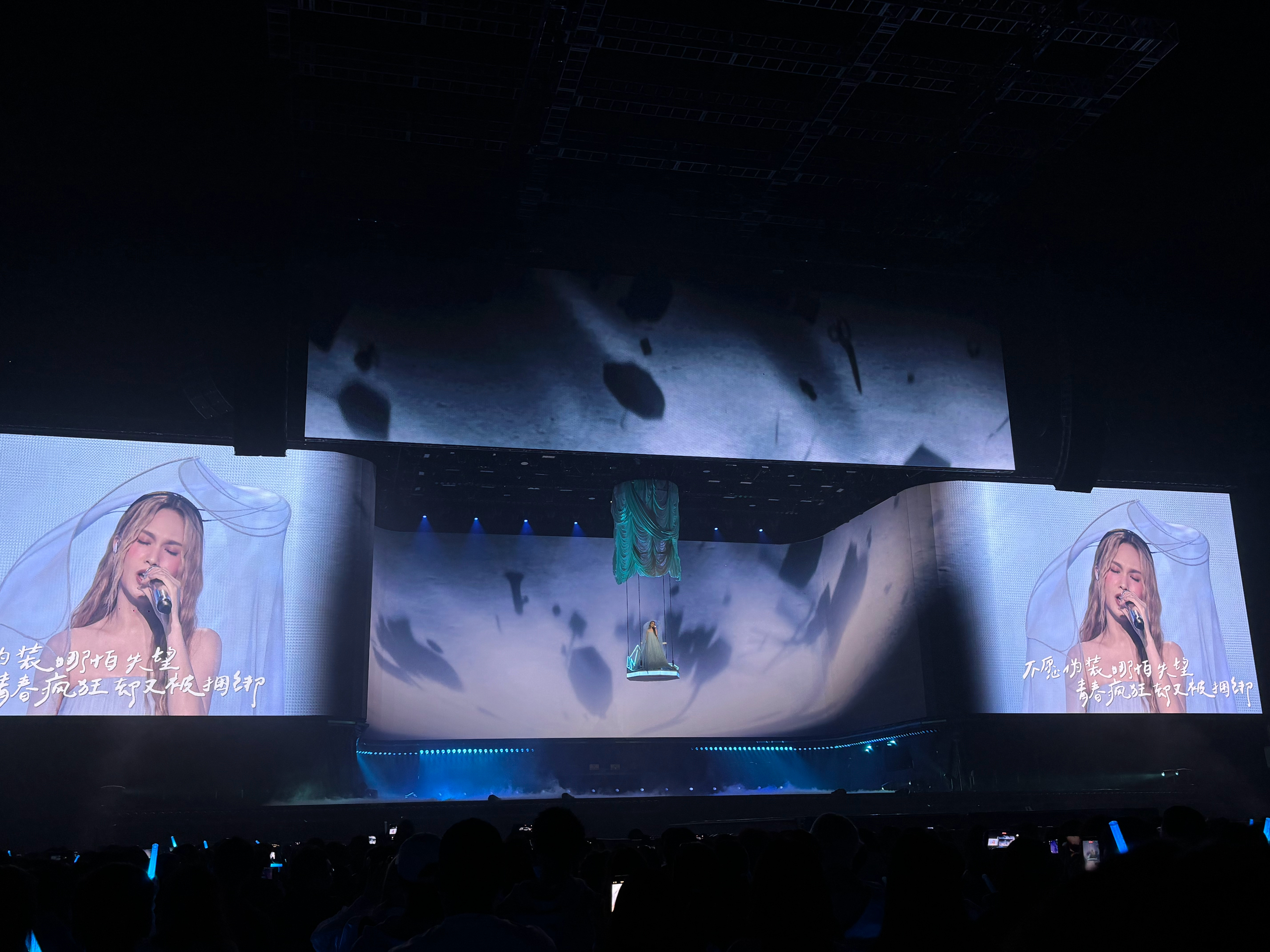 是有一阵子没看，才一开场听到出租房就想哭了怎么办杨丞琳成都演唱会