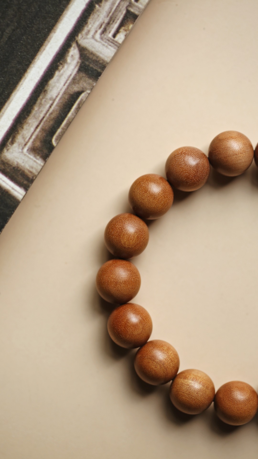 老山檀香沉水红肉老料！素款～油性十足！肉色红润有余！奶香香味醇厚！佩戴手留余香！