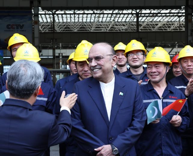 中巴铁友情谊从不玩虚的！总统访华不去北京，直奔两地只为百姓过日子。

懂外交的朋