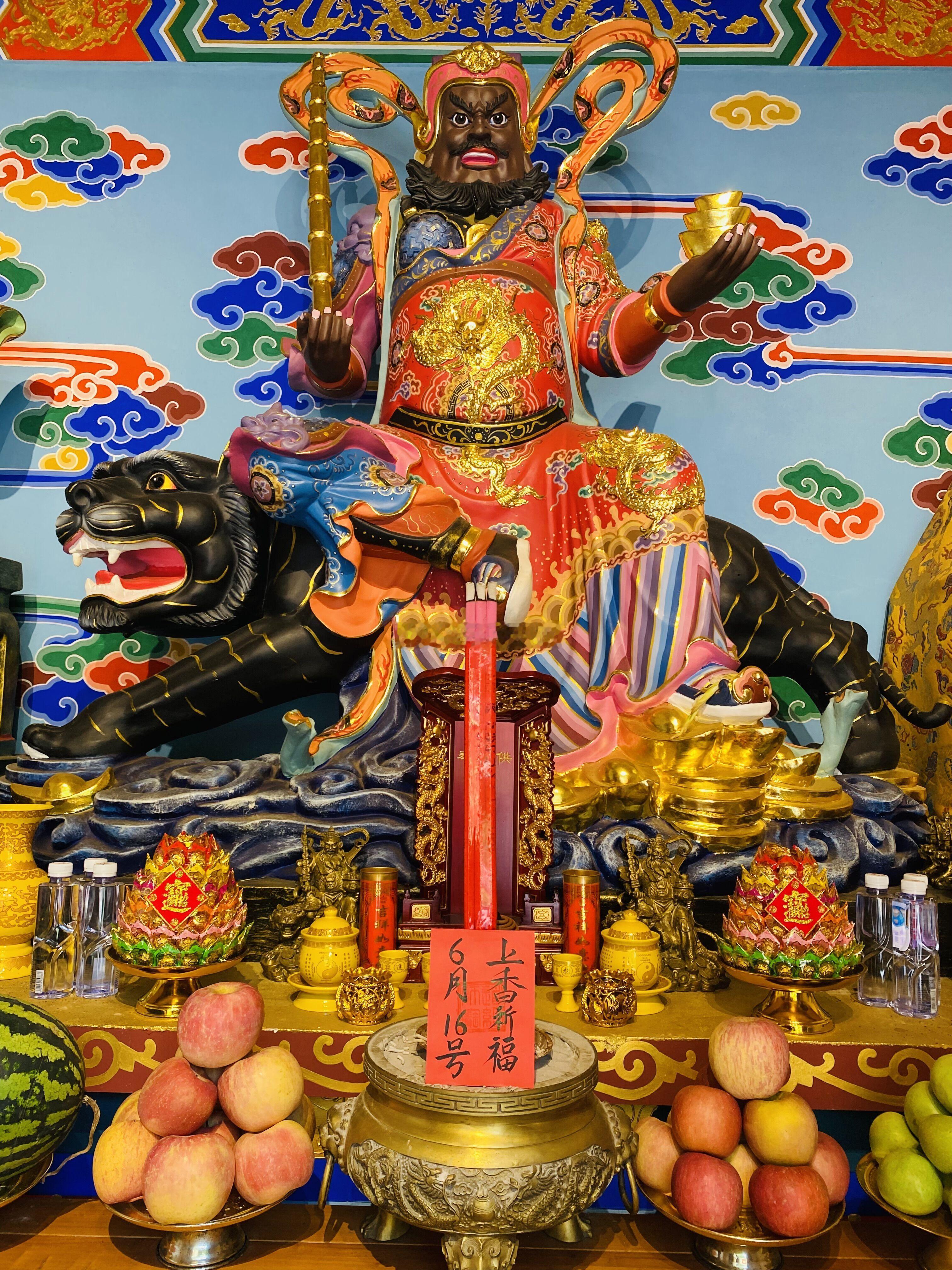 今天黄道吉日，你收获双倍好运的时刻已经到来，6月16日师父在财神殿为众点赞的粉丝