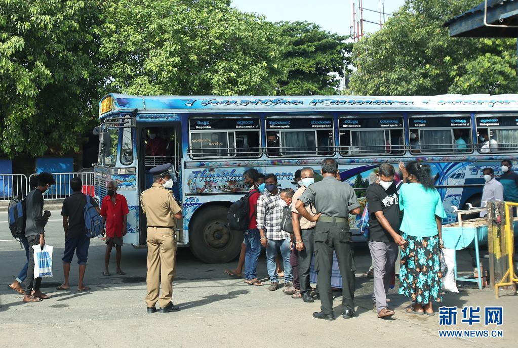 【斯里兰卡称已要求外国债权人允许少还30%贷款，中方回应】6月30日，外交部发言