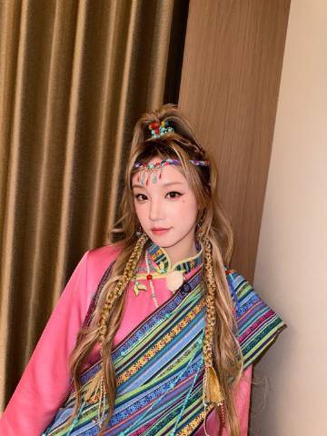 宋雨琦晒跑男藏服造型宋雨琦金发藏族公主 宋雨琦晒跑男藏服造型 