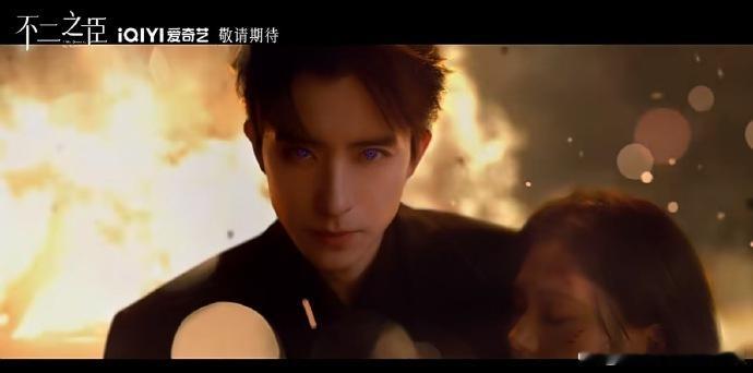 敖瑞鹏不二之臣紫眸敖瑞鹏紫眸 敖瑞鹏紫眸与银发造型相辅相成，完美契合商业巨子的高