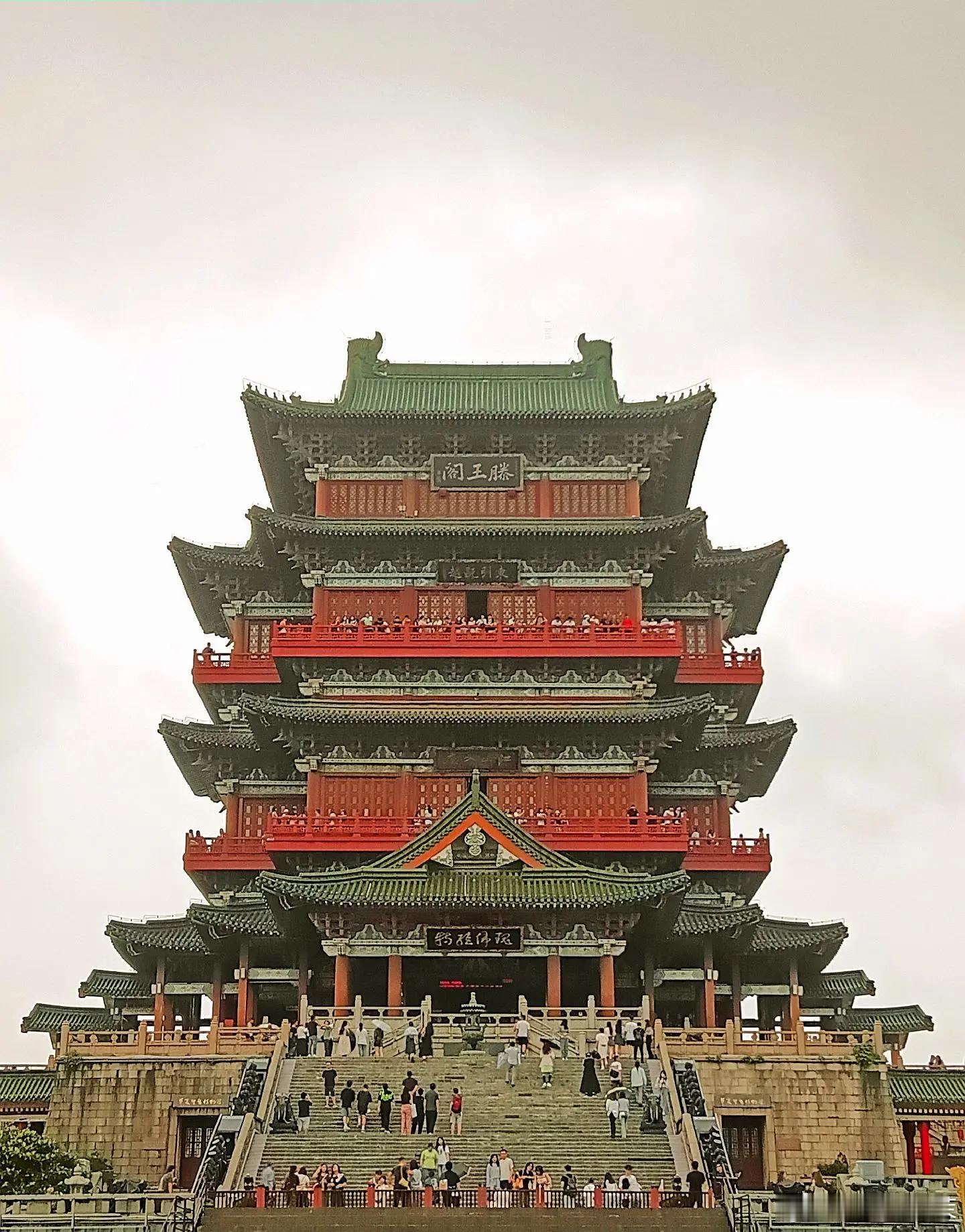 世人熟读《滕王阁序》，大多不知滕王来历。滕王李元婴，是李渊最小的第二十二子。李渊