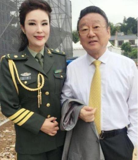 蒋大为今年七十九了，一个人住在北京。老伴张佩君和女儿在温哥华，他二十三年没去探过