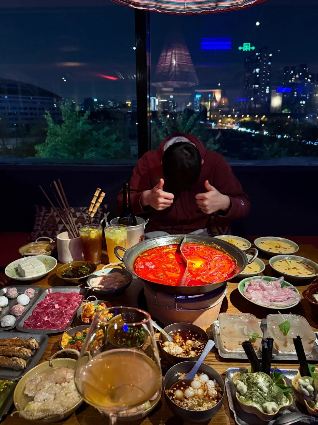 感谢薛凯琪！！三里屯独一家夜景火锅bistro..