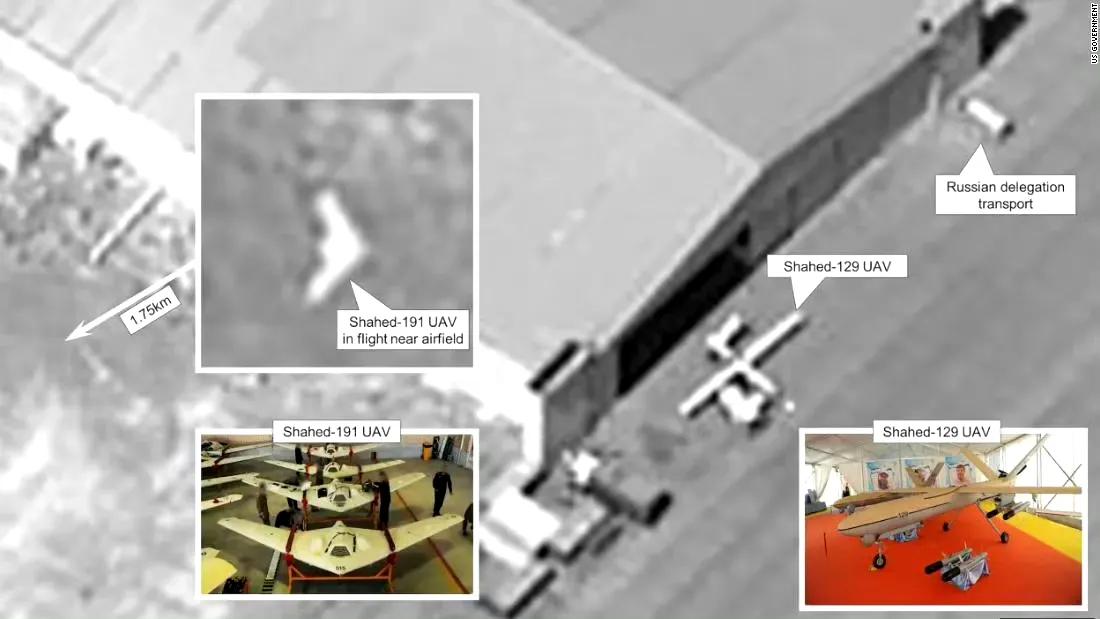 酷似B-2隐身轰炸机：卫星过顶伊朗卡尚空军基地，拍摄到了一款隐身飞翼无人机。

