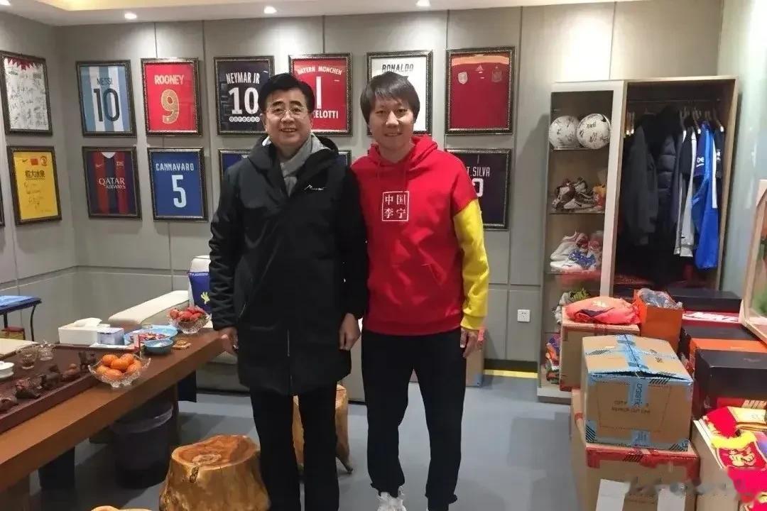 刚刚上任便遭非议，新足协主席前景不被看好。
  宋凯10月16日正式成为中国足协