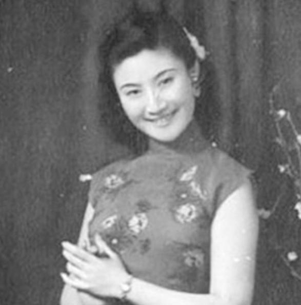 1966年，“京剧皇后”言慧珠自缢前，她拉着11岁的儿子跪在丈夫俞振飞面前，嘱托