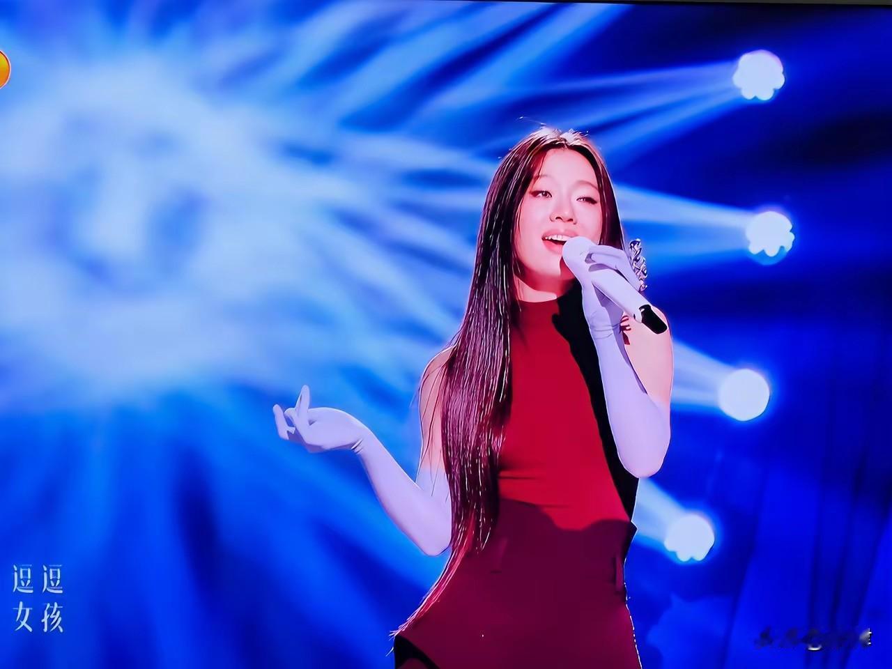 没有深刻的音乐思想和人生领悟，不可能明白单依纯唱这首《李白》究竟有多了不起。
