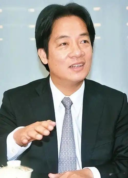 大陆法律惩“独”利剑出鞘，赖清德也怕了，急了！他今天不仅跪求大陆不要使用全球追缉